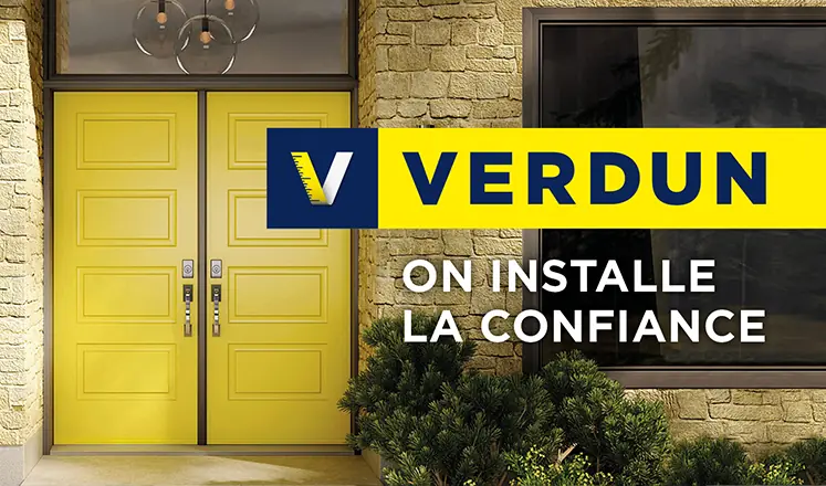 Publicité Verdun « On installe la confiance » sur une porte d’entrée jaune